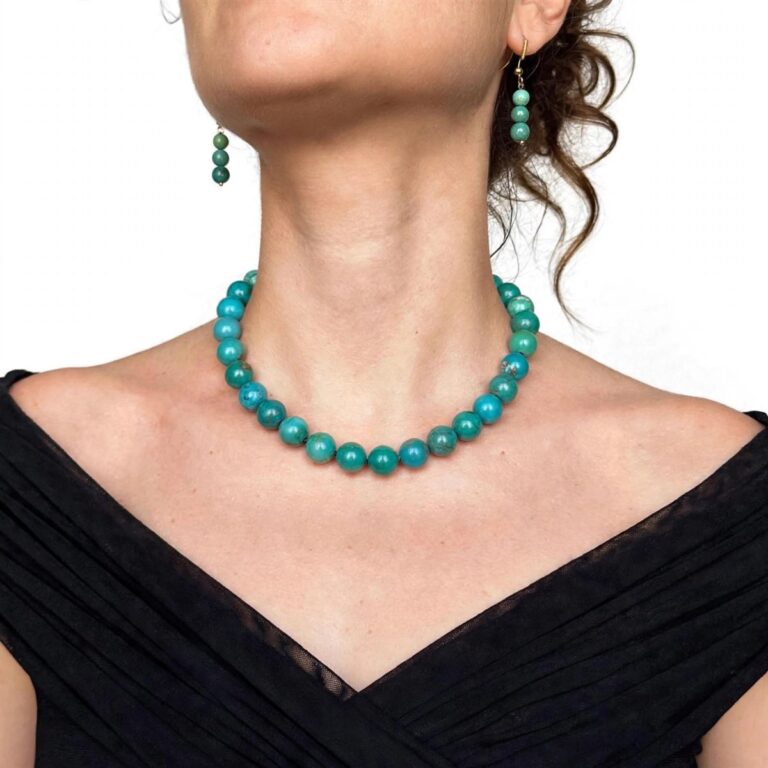 Natural turquoise necklace with polished 14mm beads and gold details