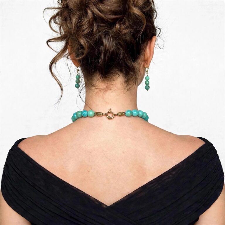 Natural turquoise necklace with polished 14mm beads and gold details